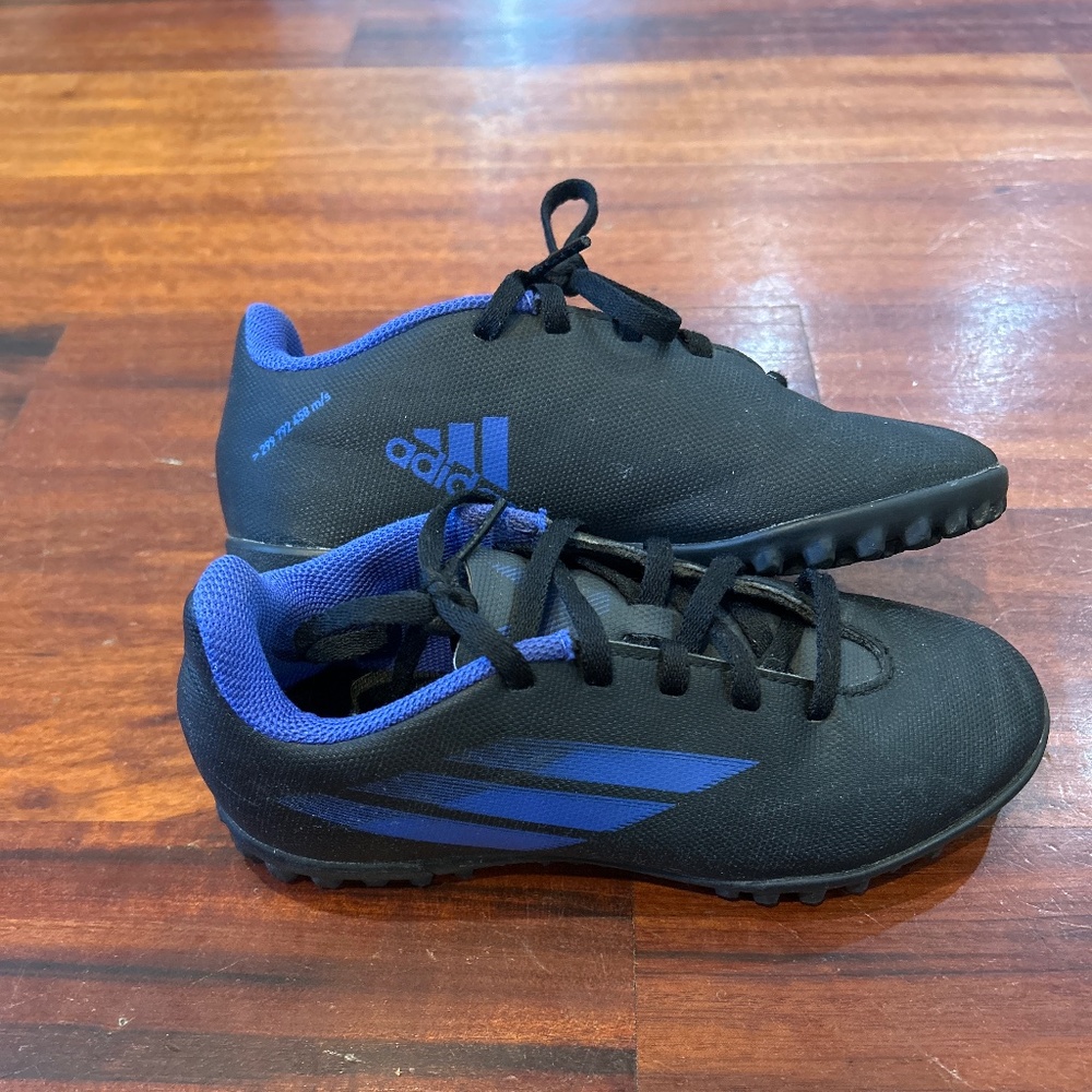 Adidas Boys size 1.5 turf soccer shoes